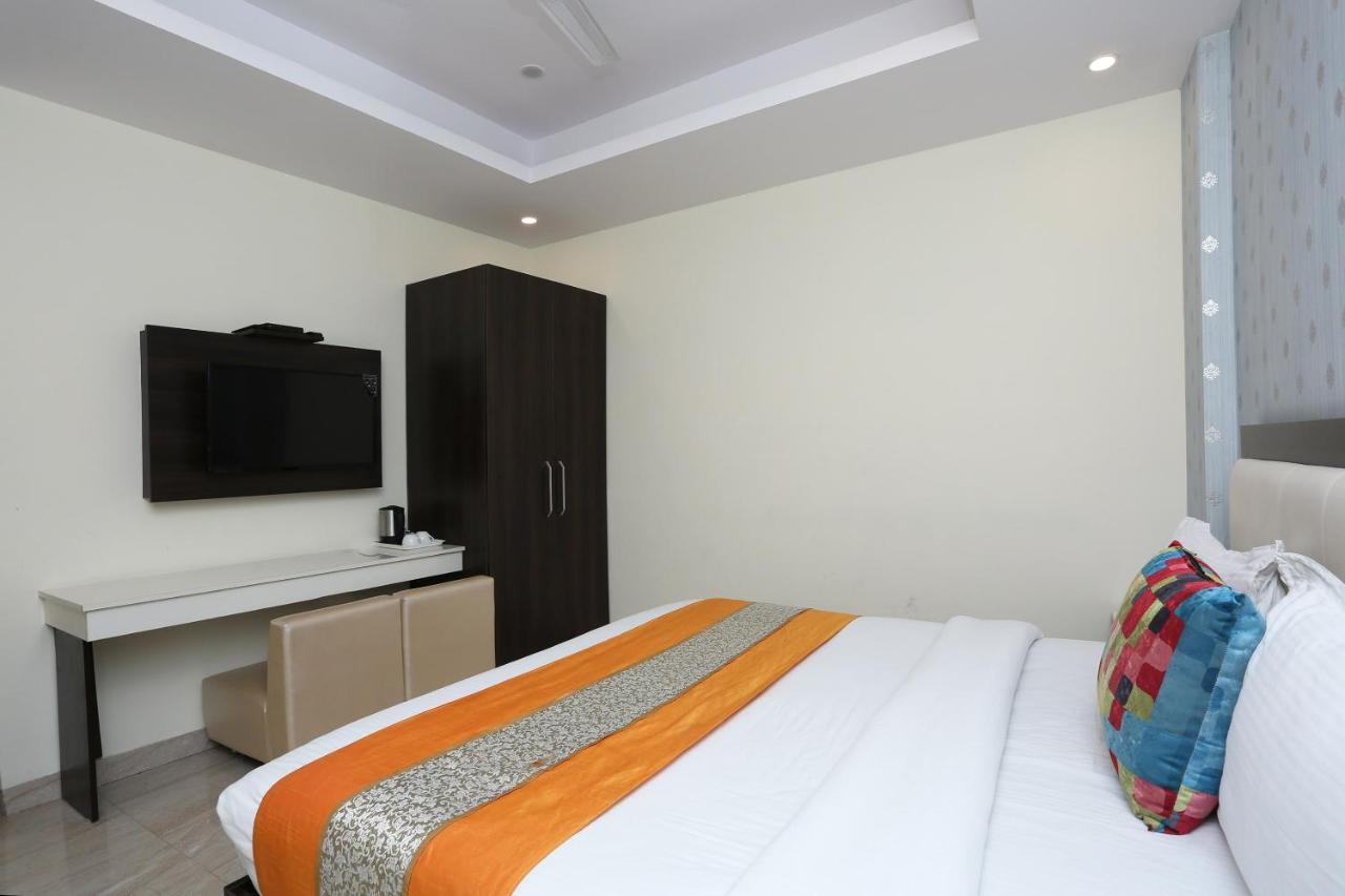 Oyo 8132 Hotel Kukreja Dehradun Exterior photo